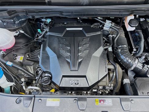 Used 2025 Kia Carnival FWD image 32