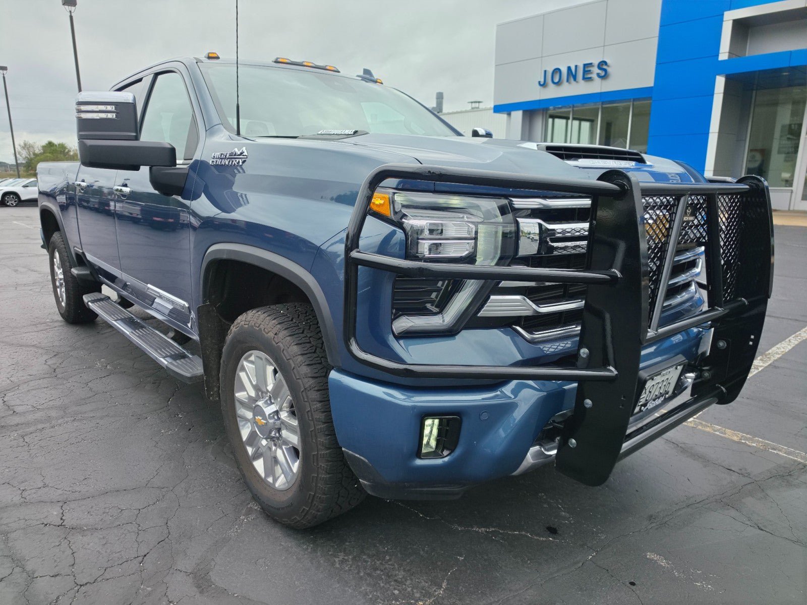 Used 2025 Chevrolet Silverado 2500 High Country w/ High Country Premium Package AWD/4WD image 7