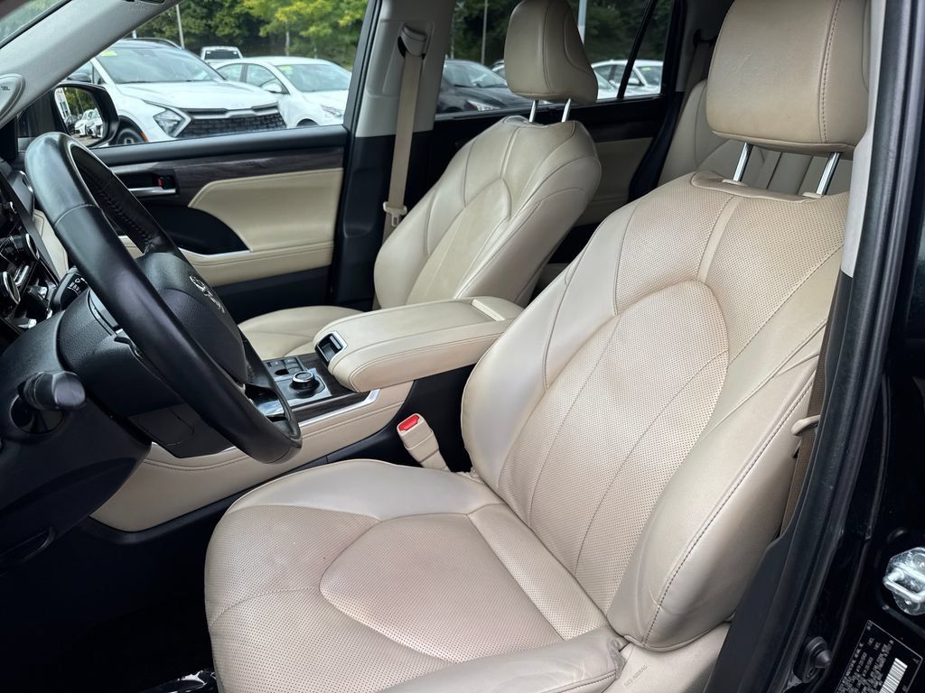 Used 2023 Toyota Highlander Limited AWD/4WD image 17