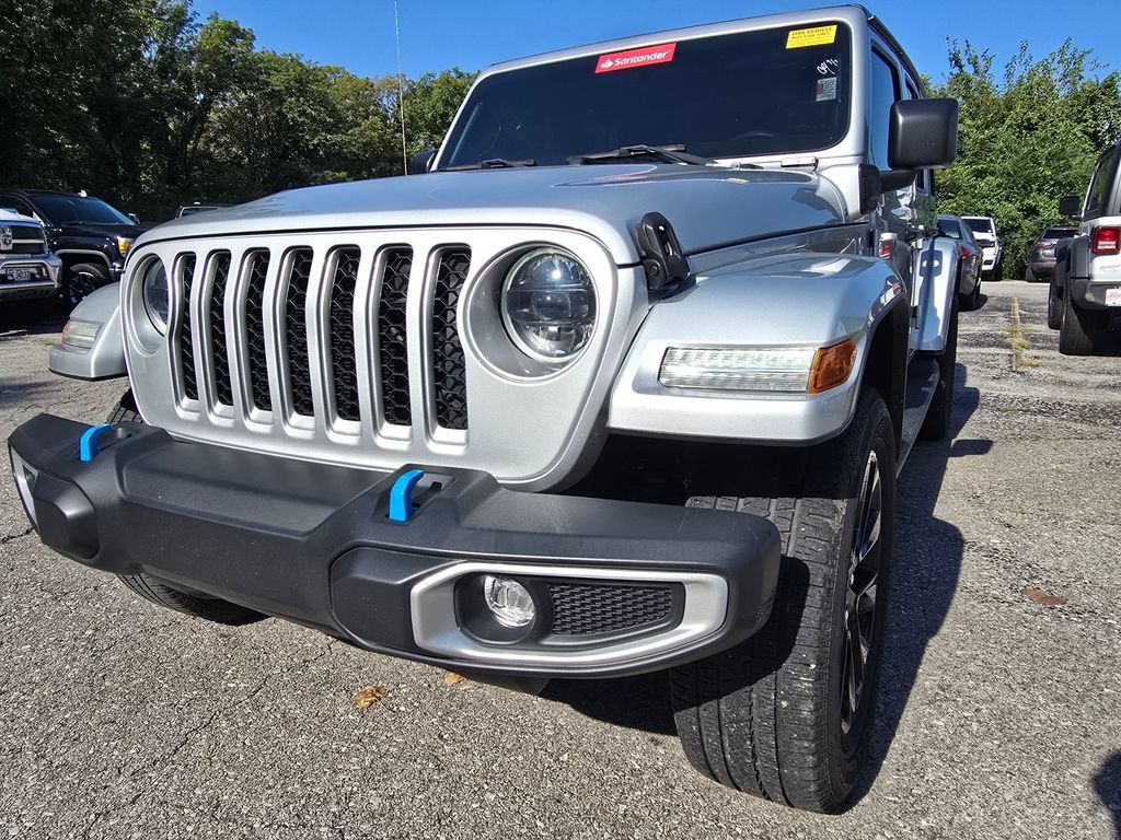 Used 2023 Jeep Wrangler Unlimited Sahara w/ Cold Weather Group AWD/4WD image 15