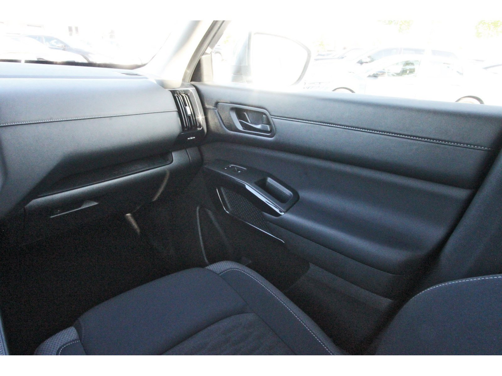 Certified 2025 Nissan Pathfinder SV FWD image 14