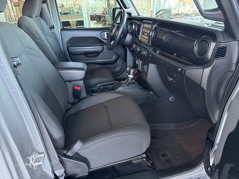 Used 2023 Jeep Wrangler Altitude image 25