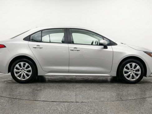 Used 2025 Toyota Corolla LE FWD image 11