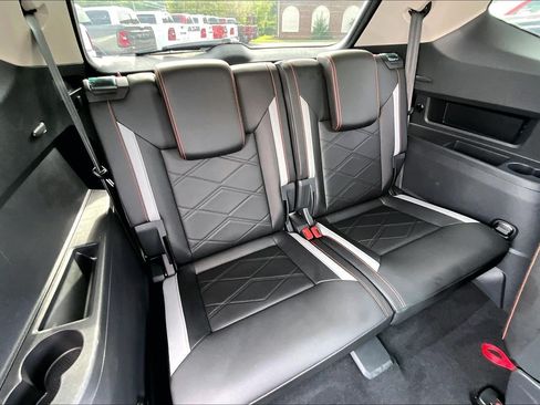 Used 2025 Volkswagen Atlas Peak Edition SE AWD/4WD image 24