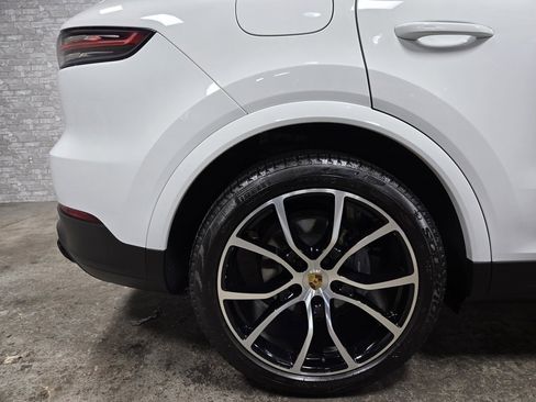 Used 2022 Porsche Cayenne Platinum Edition image 56