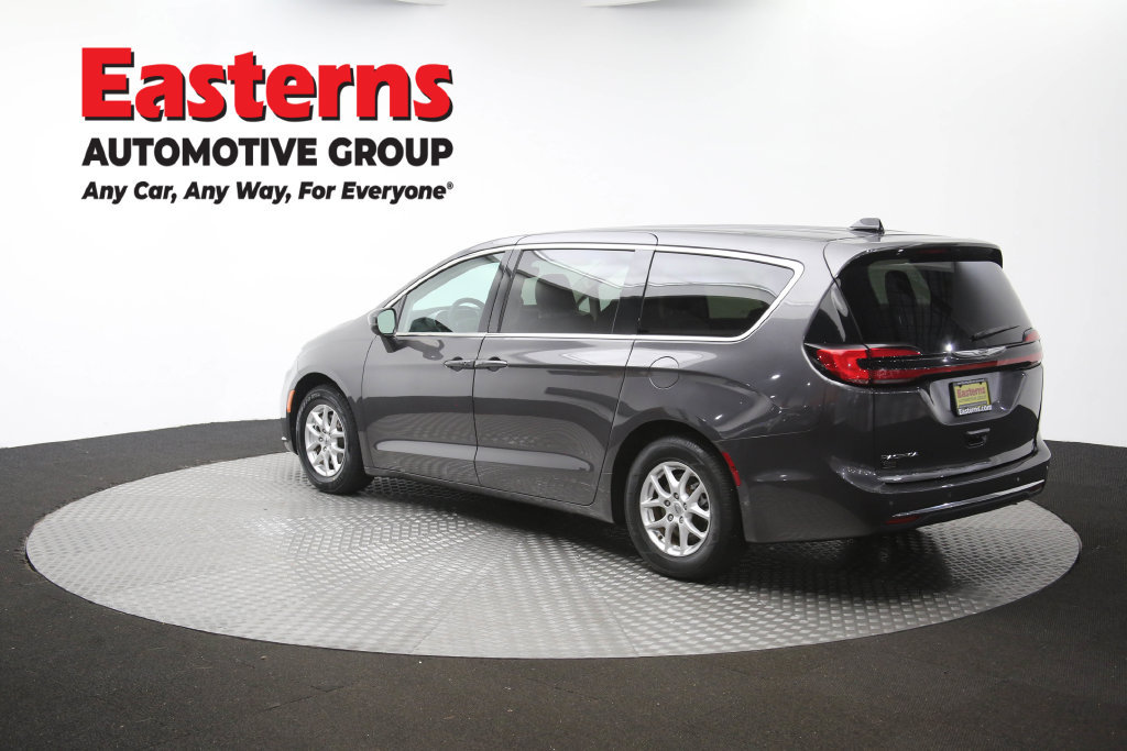 Used 2023 Chrysler Pacifica Touring-L FWD image 66