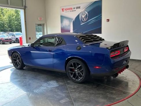 Used 2022 Dodge Challenger R/T w/ Blacktop Package RWD image 3