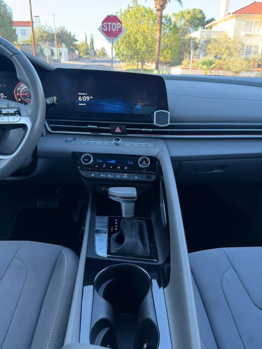 Used 2024 Hyundai Elantra SEL w/ Convenience Package FWD image 14