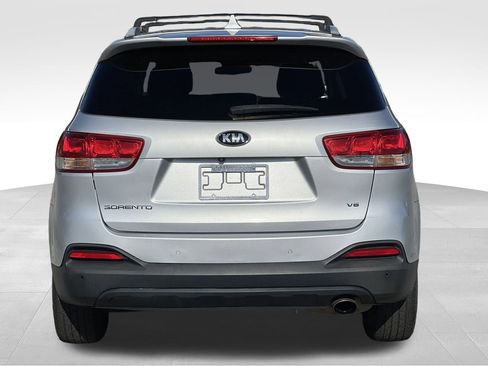 Used 2016 Kia Sorento LX w/ LX Convenience Package image 26