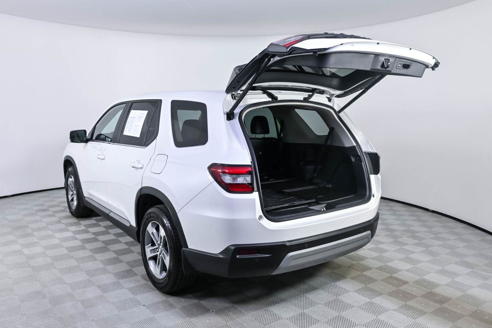Used 2024 Honda Pilot EX-L image 29