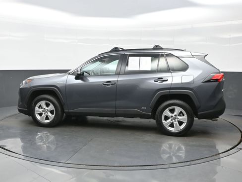 Used 2021 Toyota RAV4 LE AWD/4WD image 3