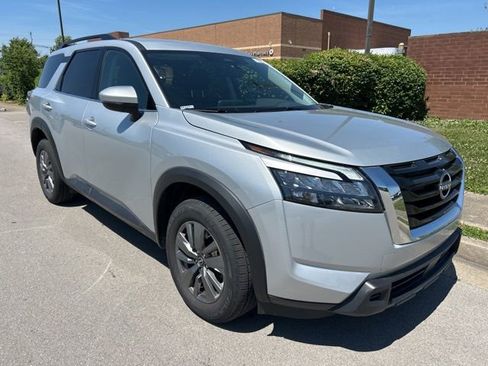 Used 2025 Nissan Pathfinder SV AWD/4WD image 2