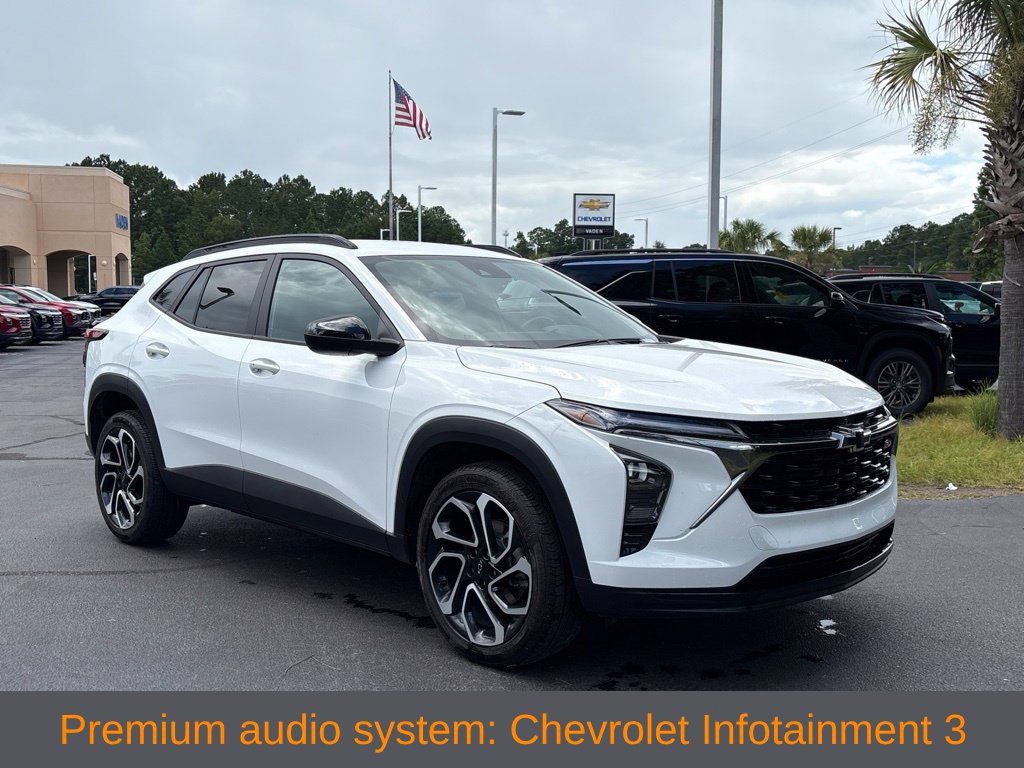 Used 2025 Chevrolet Trax RS FWD image 3