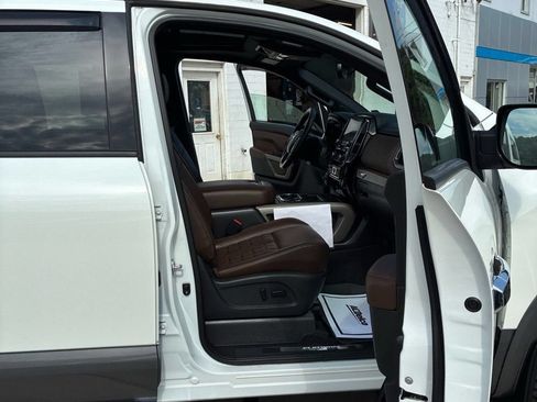 Used 2022 Nissan Titan Platinum Reserve w/ Moonroof Package AWD/4WD image 4