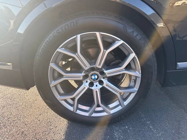 Used 2025 BMW X7 xDrive40i w/ Premium Package AWD/4WD image 9