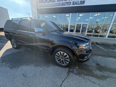 Used 2015 Lincoln Navigator L 2WD image 2