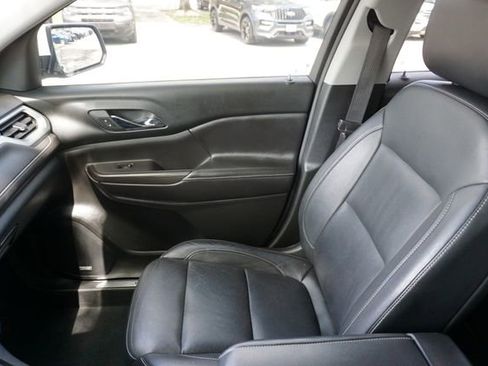 Used 2018 GMC Acadia SLT FWD image 29