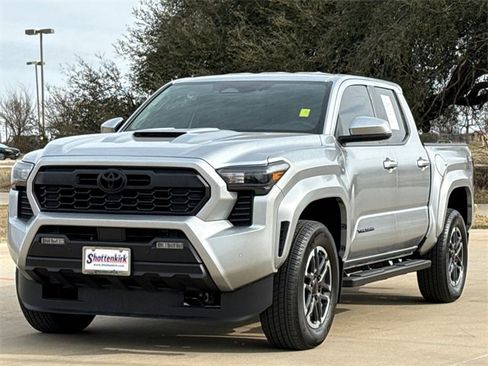 Used 2024 Toyota Tacoma TRD Sport w/ TRD Sport Upgrade Package image 3