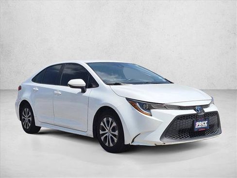Used 2022 Toyota Corolla LE FWD image 3