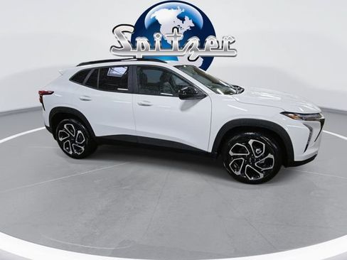 New 2026 Chevrolet Trax RS w/ Sunroof Package FWD image 9