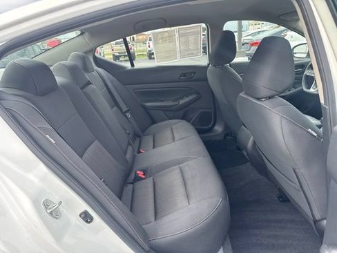 Used 2025 Nissan Altima 2.5 SV FWD image 19