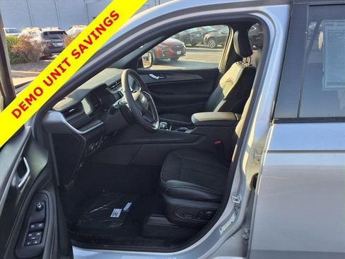 New 2025 Jeep Grand Cherokee 4WD image 17