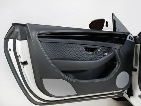 Used 2021 Bentley Continental GT V8 image 23