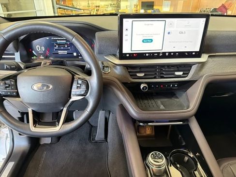 Used 2025 Ford Explorer Platinum w/ LUX Leather Package image 15