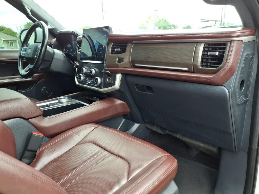 Used 2022 Ford Expedition Limited RWD image 11