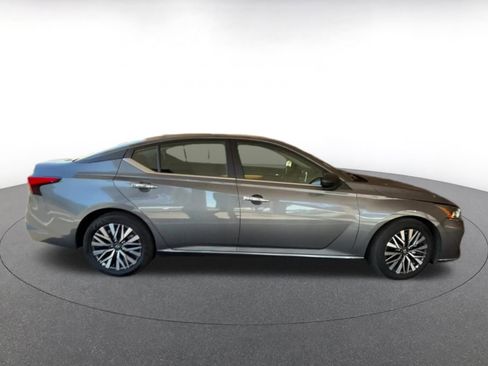 Used 2025 Nissan Altima 2.5 SV image 16