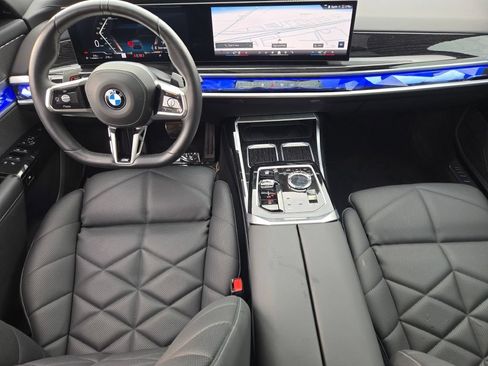 Used 2025 BMW 740i xDrive w/ Premium Package AWD/4WD image 2