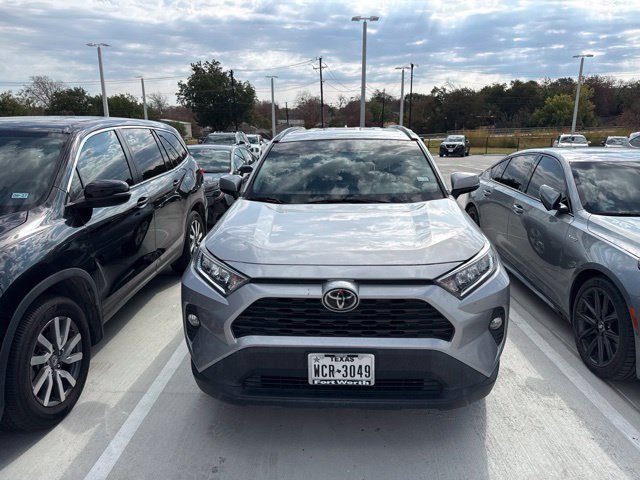 Used 2021 Toyota RAV4 XLE FWD image 3