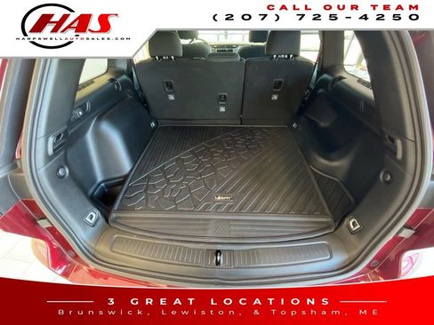 Used 2025 Jeep Grand Cherokee Laredo X w/ Trailer Tow Package image 13