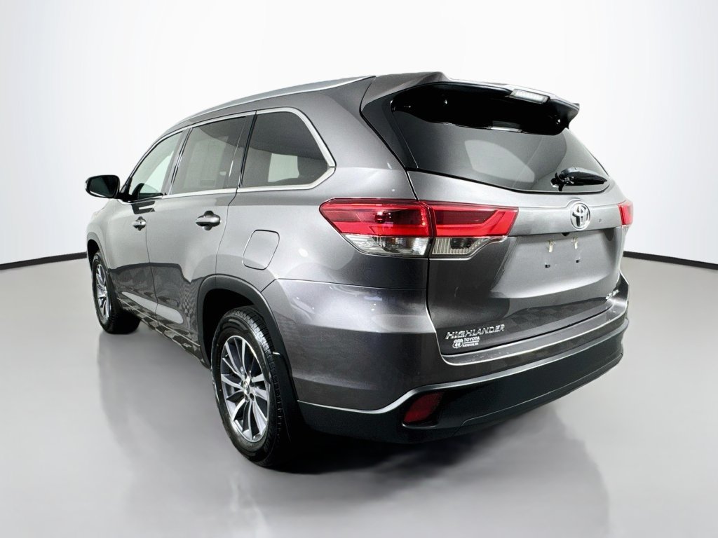 Used 2017 Toyota Highlander XLE w/ Carpet Mat Package AWD/4WD image 6