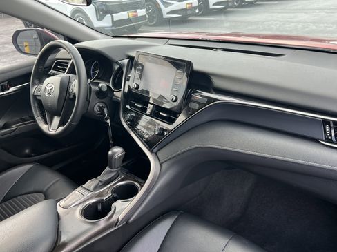 Used 2022 Toyota Camry SE w/ Carpet Mat Package (TMS) image 15