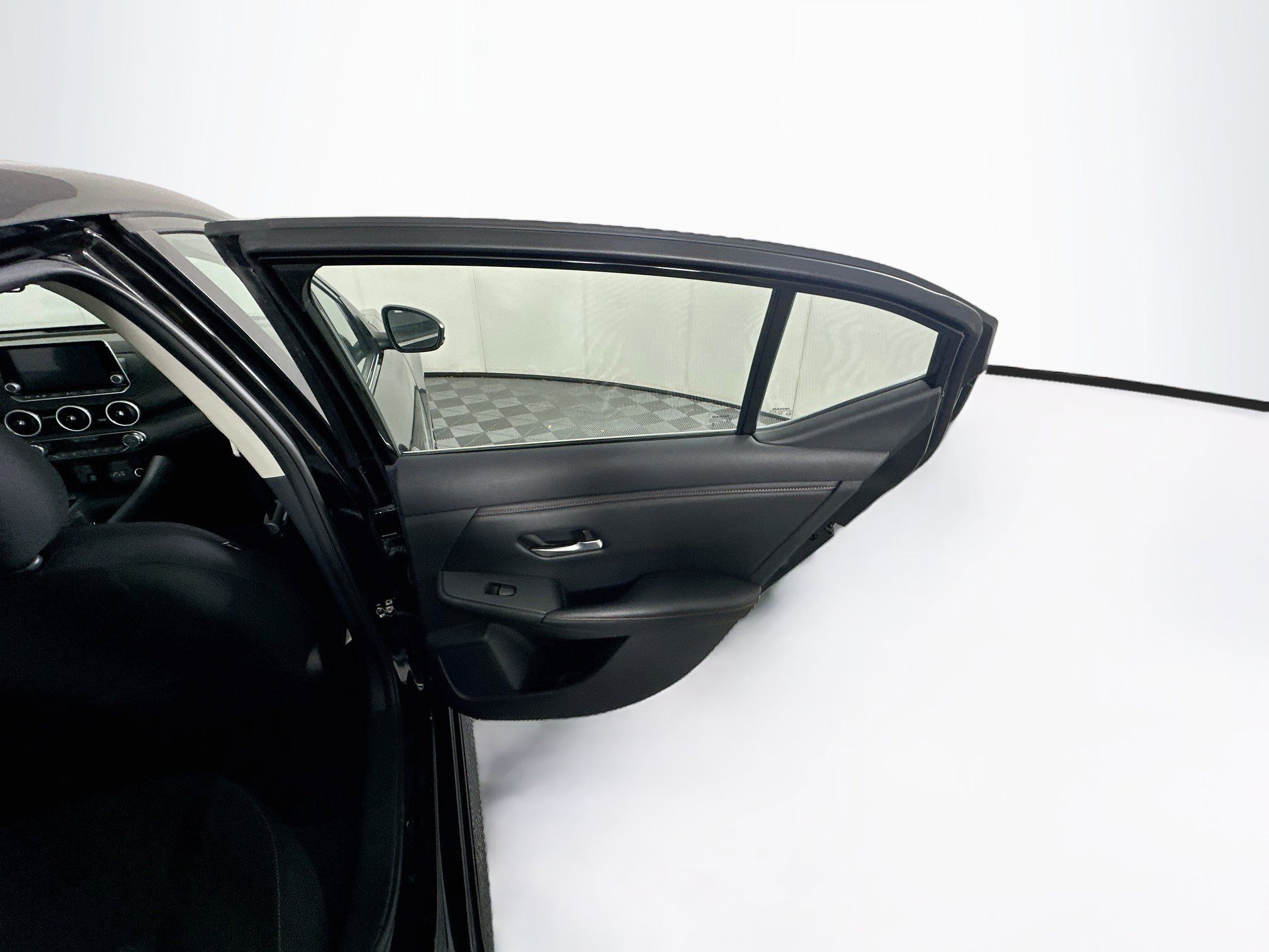 Used 2025 Nissan Sentra SR FWD image 28