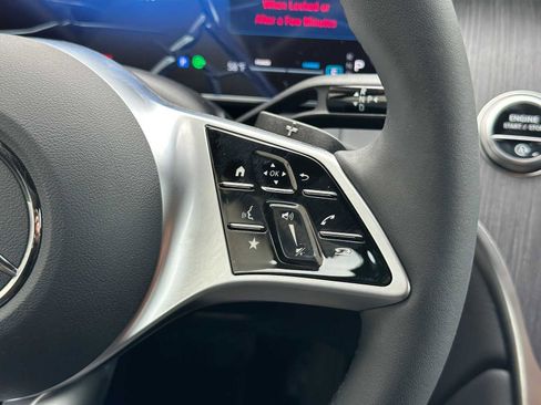 Used 2025 Mercedes-Benz GLC 300 4MATIC image 34