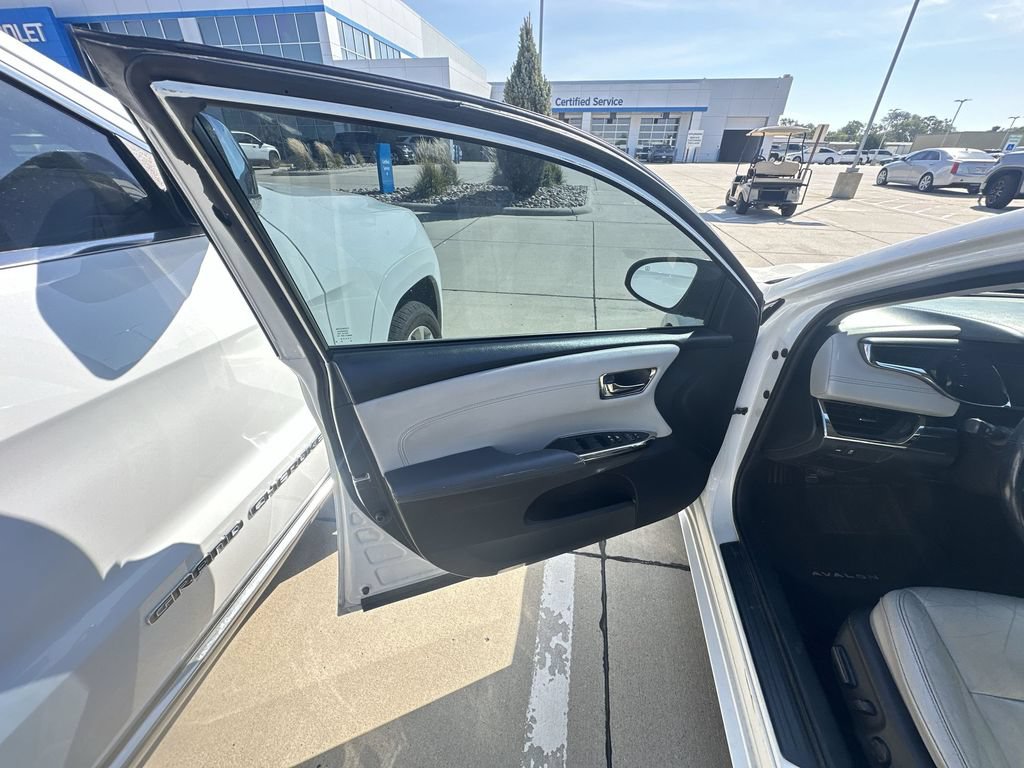 Used 2014 Toyota Avalon XLE FWD image 23