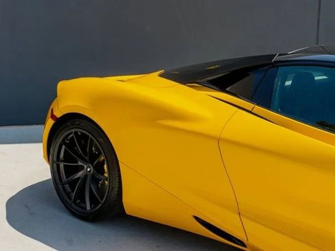 Used 2023 McLaren 720S Spider image 37