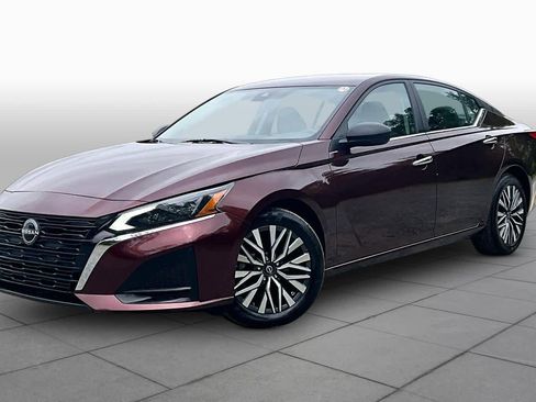 Used 2024 Nissan Altima 2.5 SV FWD image 1