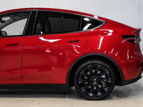 Used 2022 Tesla Model Y Long Range AWD/4WD image 18