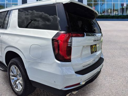 Used 2025 GMC Yukon XL Denali AWD/4WD image 10
