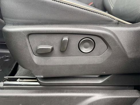 Used 2025 Chevrolet Suburban Premier image 17