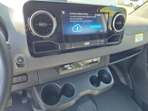 New 2025 Mercedes-Benz Sprinter 2500 image 12