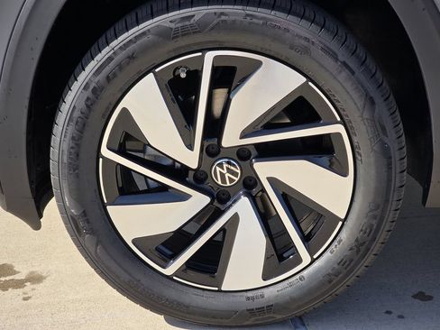 New 2026 Volkswagen Atlas SE FWD image 9