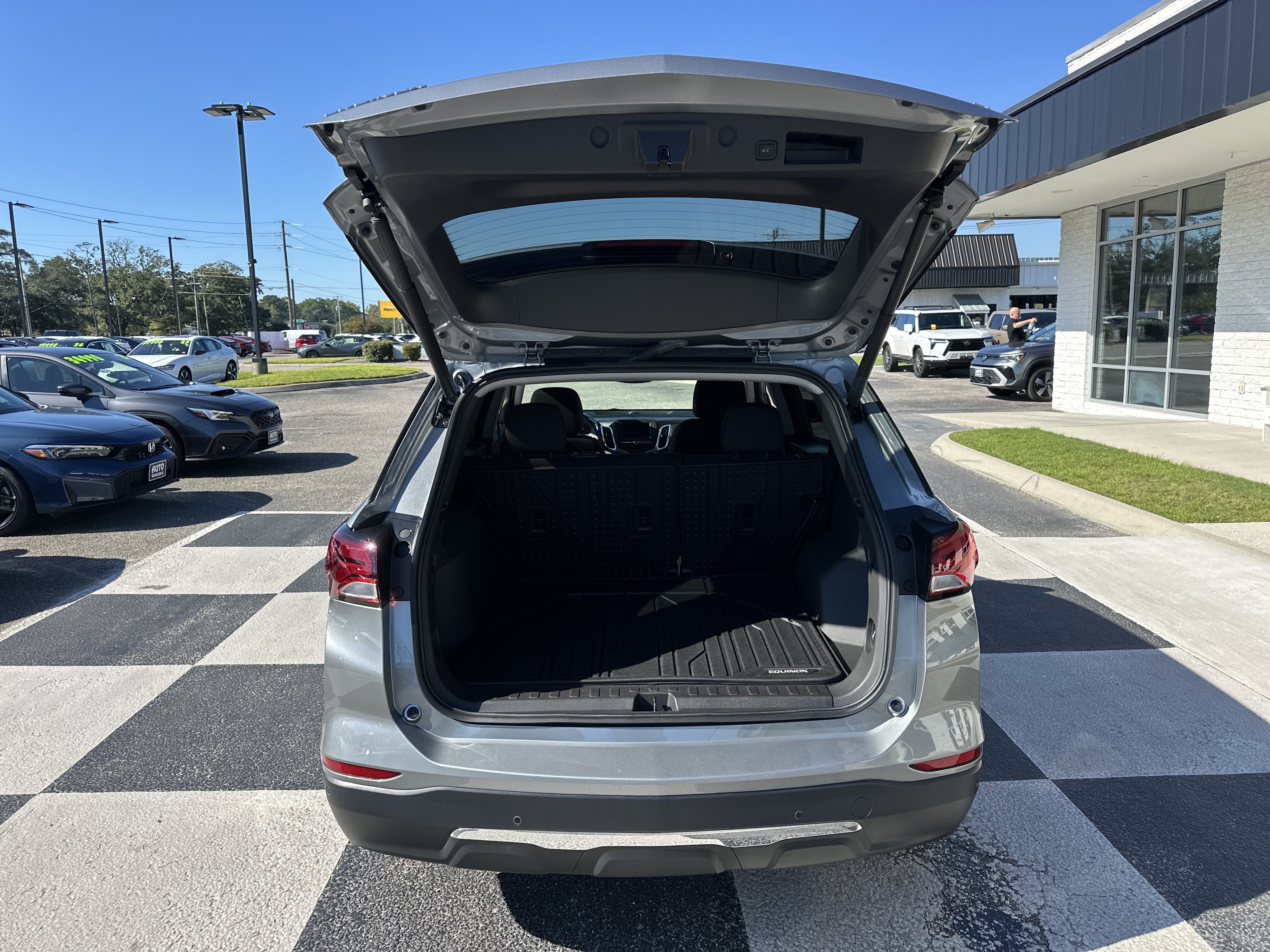 Used 2024 Chevrolet Equinox LT w/ LPO, Floor Liner Package FWD image 5