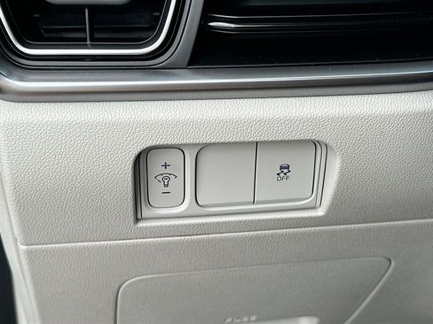 Used 2025 Kia Sorento S image 10