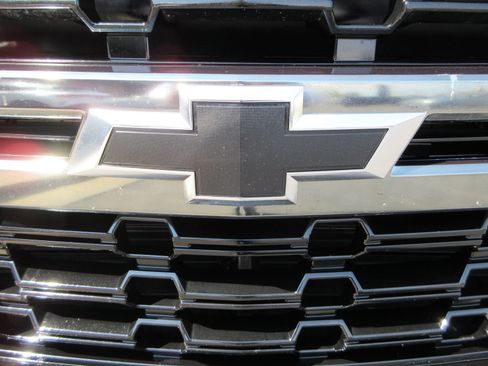 Used 2021 Chevrolet Suburban Z71 AWD/4WD image 17
