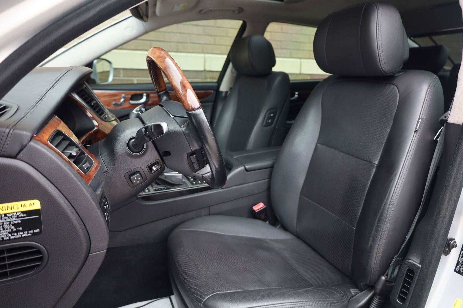 Used 2015 Hyundai Equus Signature RWD image 18