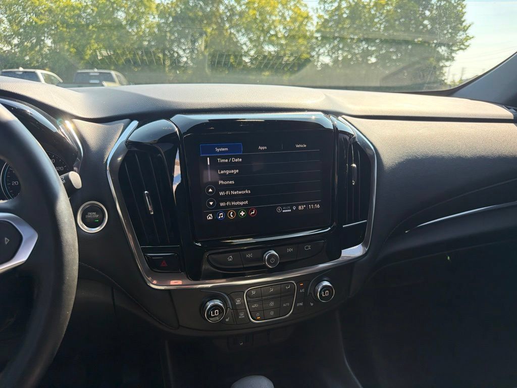 Used 2023 Chevrolet Traverse LT FWD image 14